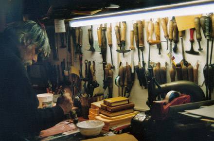 Omero Benvenuti, Florence: artisan workshop for art bookbinding and Florentine marble paper